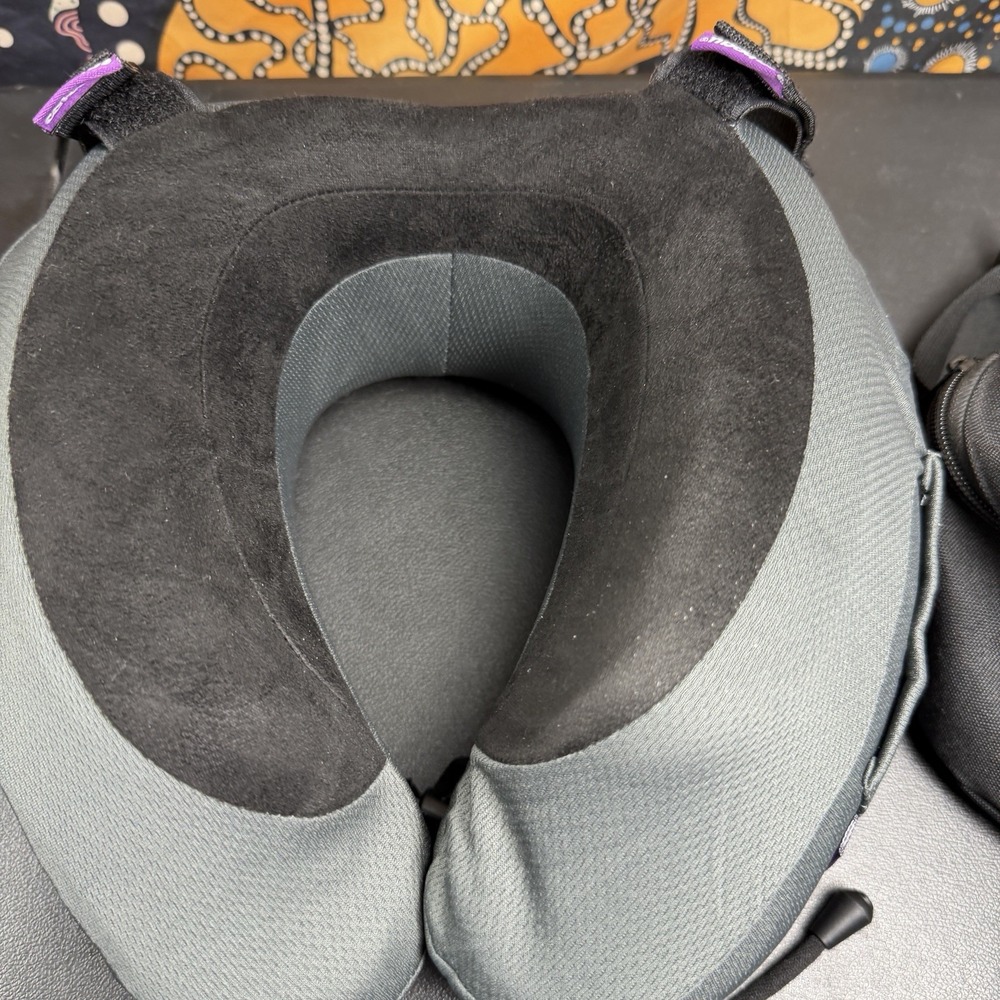 Cabeau Evolution S3 Travel Neck Pillow Black Memory Foam W Storage Case